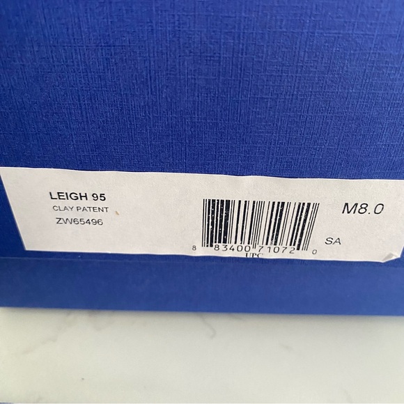 👠👠👠Stuart Weitzman gorgeous neutral colored patent pump! - Picture 4 of 5